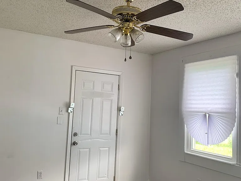2424 Music St — Photo 2