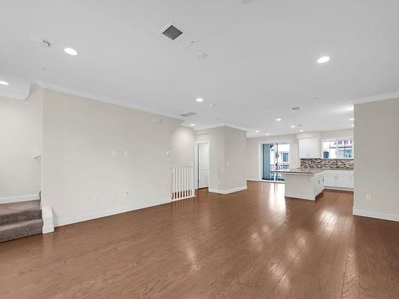 4th image of 4555 Huntington Ln