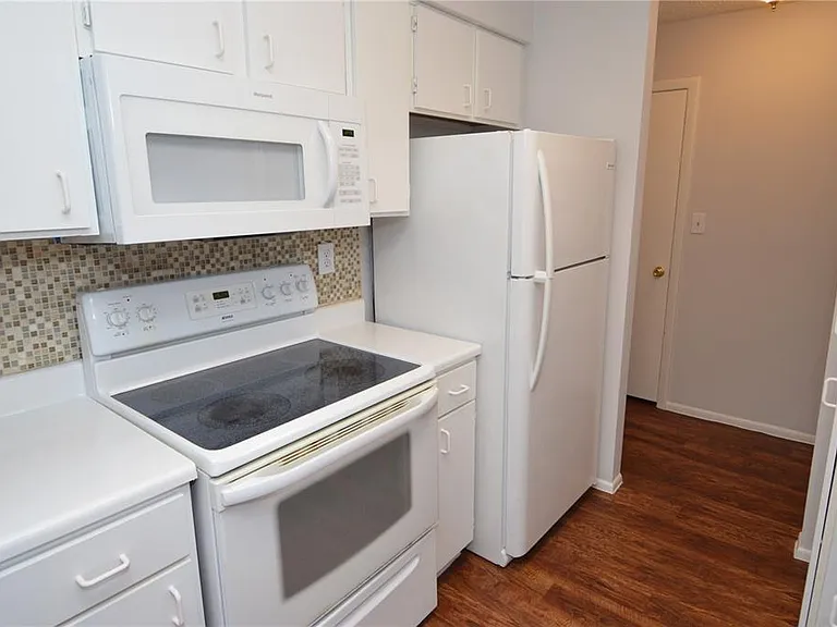 8625 Mallard Reserve Dr #201 — Photo 5