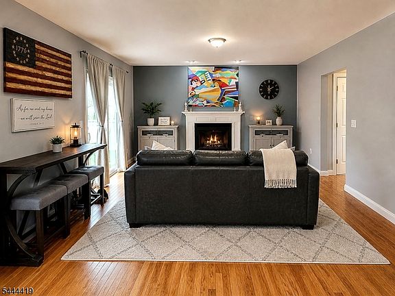 4th image of 52 Highland Ave