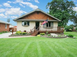 18162 Maple St, Lansing, IL 60438