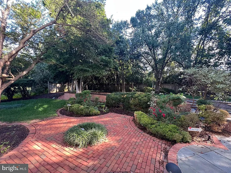 1197 Meadow Green Ln — Photo 55