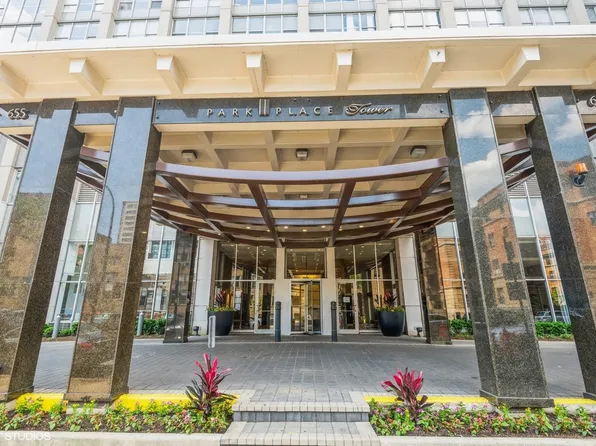 655 W Irving Park Rd APT 4812, Chicago, IL 60613