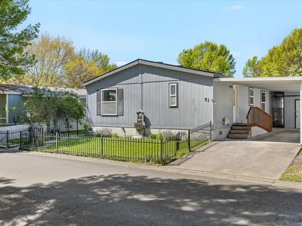 633 E Archwood Dr Unit 51, Eagle Point, OR 97524