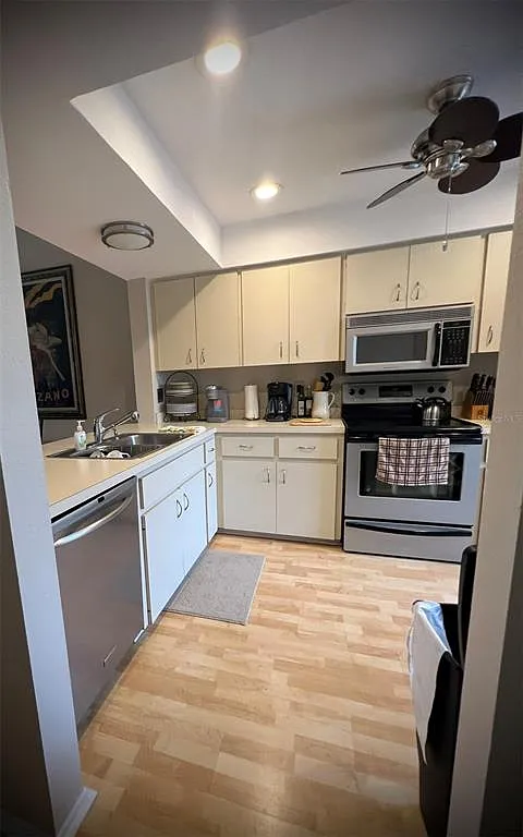 2 bed, 2.0 bath, 1060 sqft, $3,800 — Photo 2