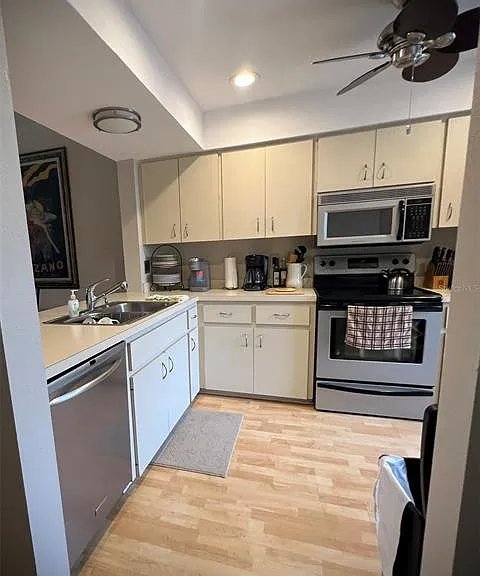 4570 Weybridge St #32 — Photo 2