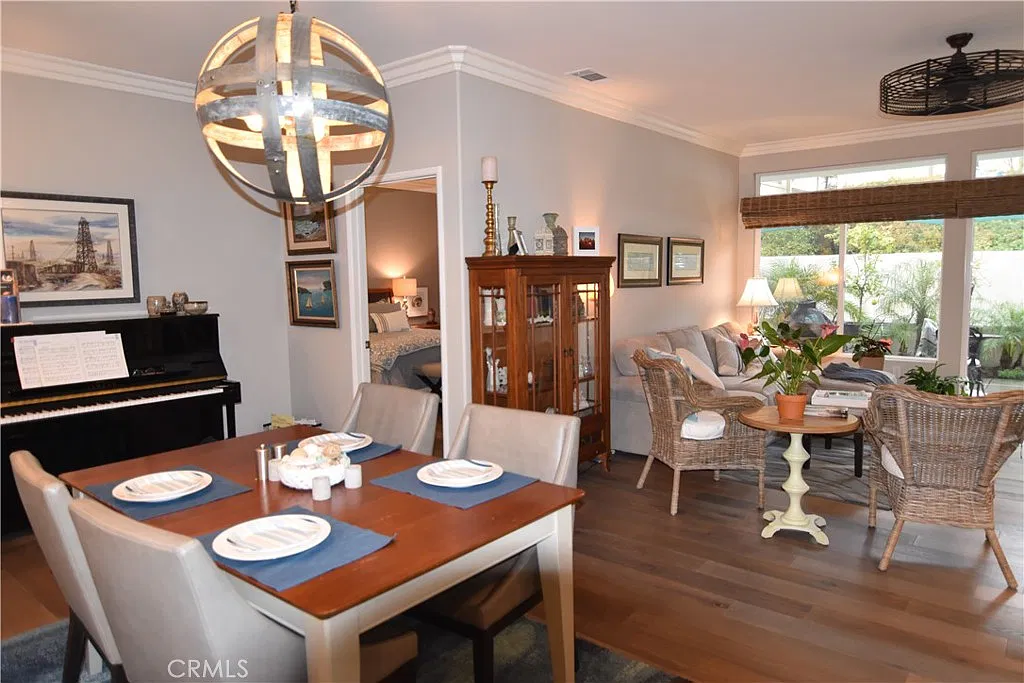 2 bed, 1387 sqft, $4,000 — Photo 3