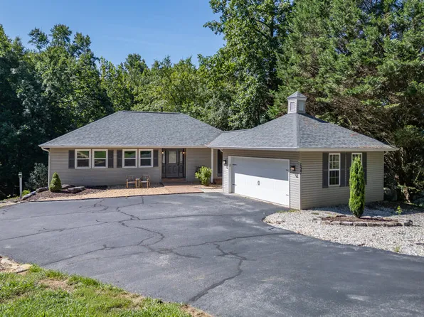 527 Pinebrook Dr, Blairsville, GA 30512