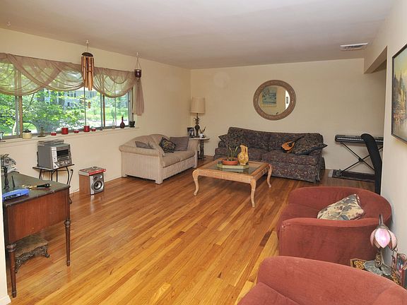 3rd image of 3189 Wharton Dr