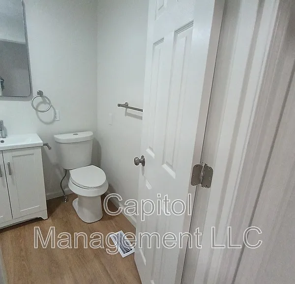 1120 N Chestnut St #1 — Photo 5