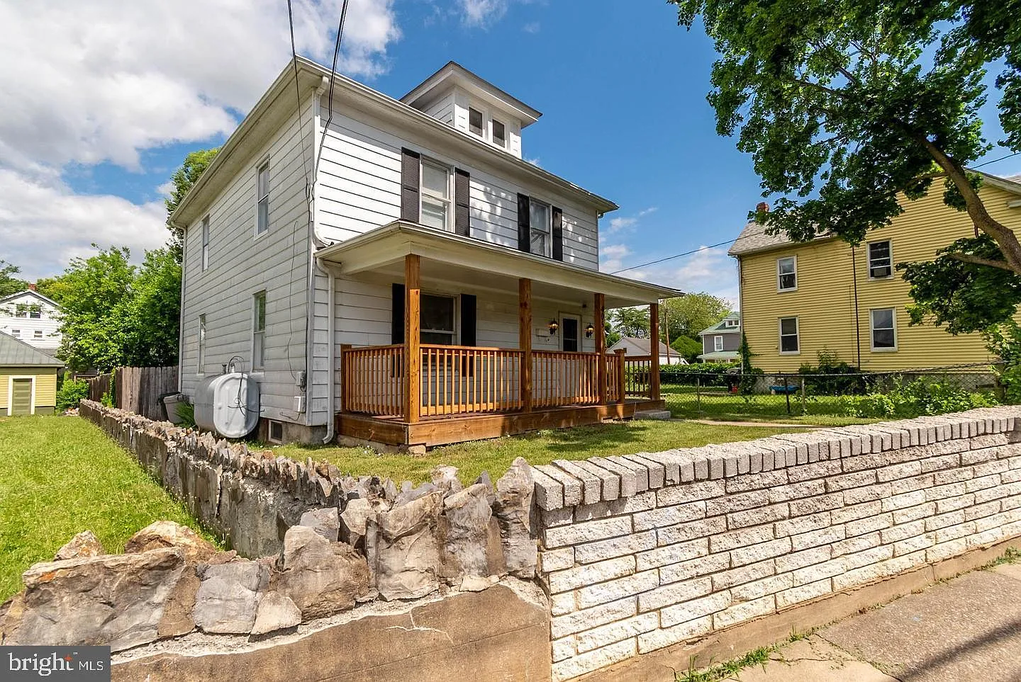 3 bed, 1.0 bath, 1524 sqft, $1,750 — Photo 2