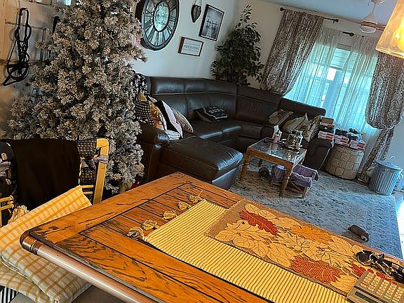 Open kitchen to living room 