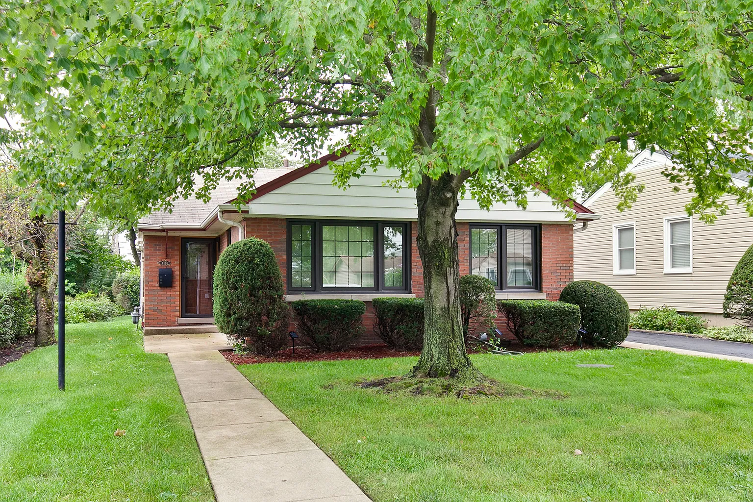 1166 Oakwood Ave photo 1