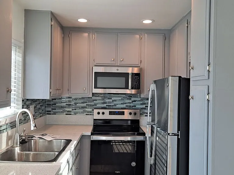 4240 43rd St — Photo 1