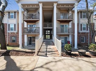 708 Ridgeside Dr APT C, Ballwin, MO 63021