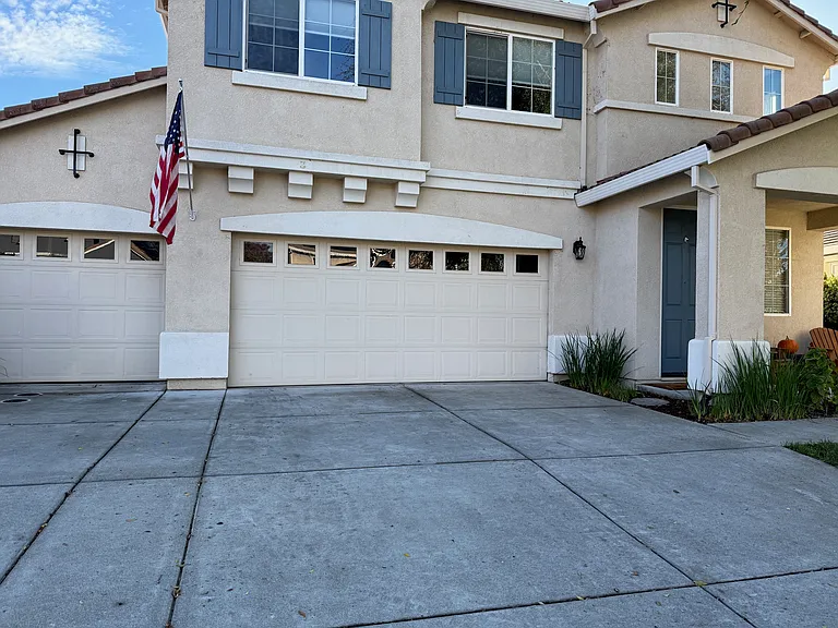 Regent Cir — Photo 2