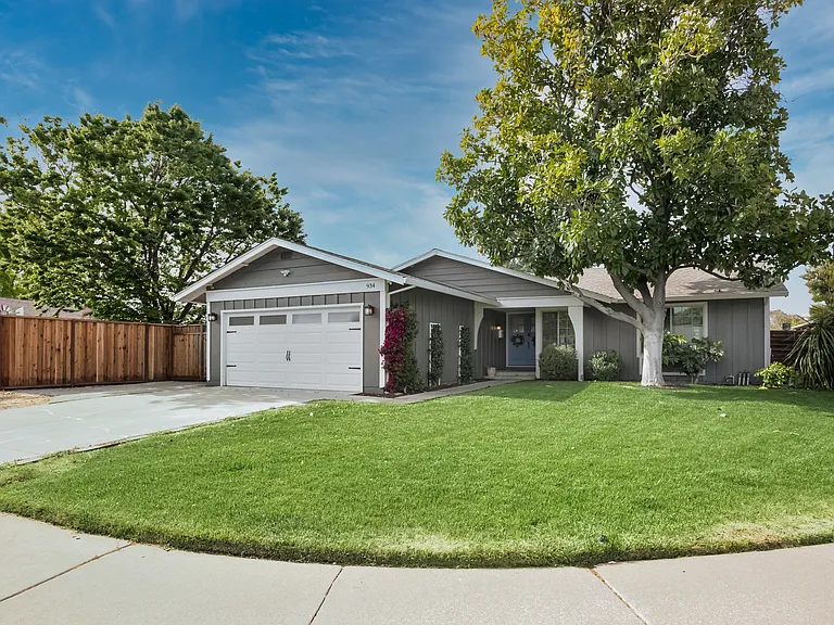 934 Kern Ct — Photo 1