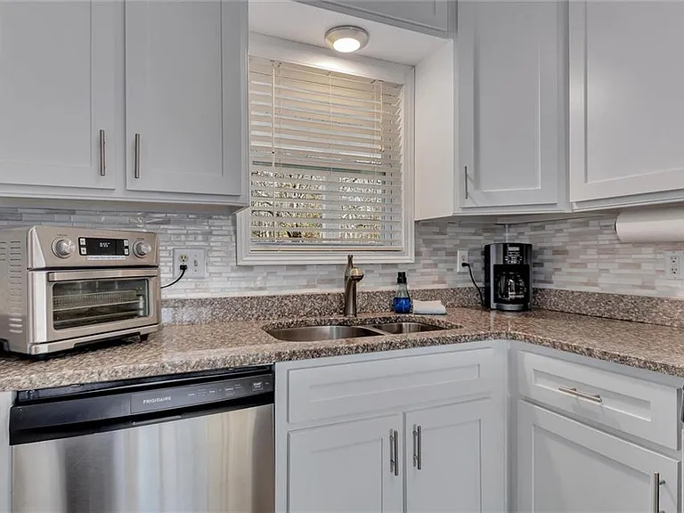 1817A Hardman Ln — Photo 12