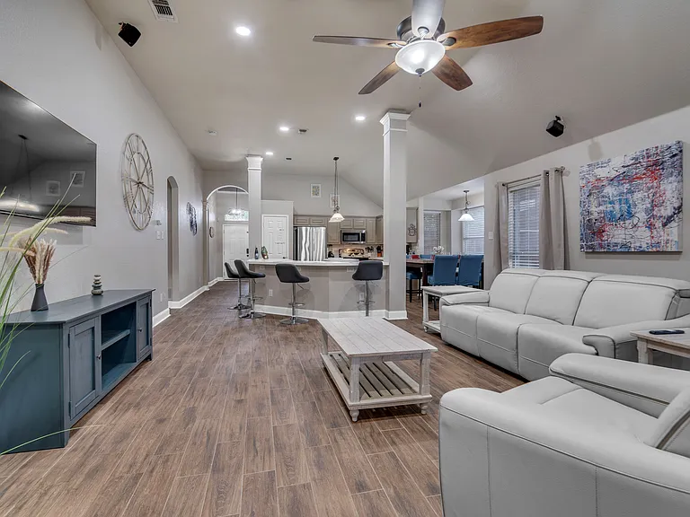 10804 Pineview Ln — Photo 23