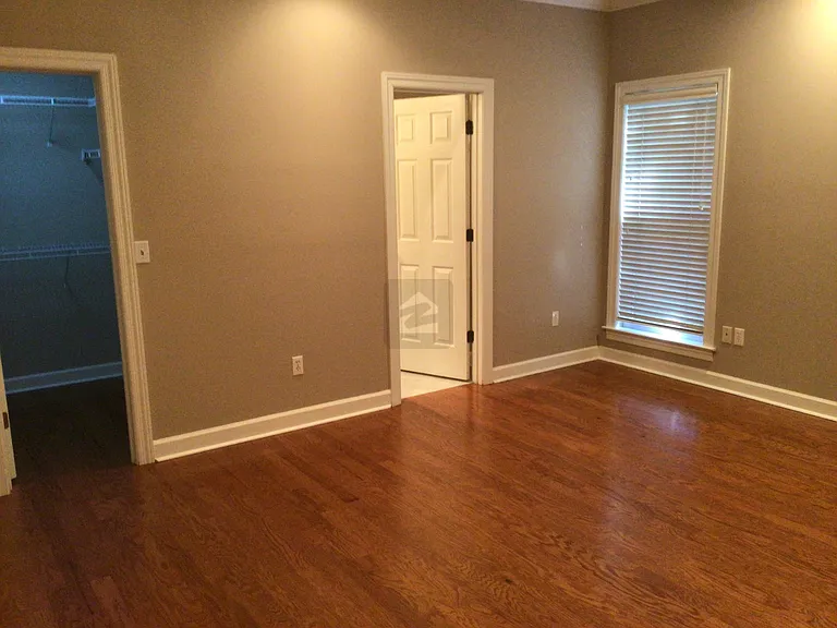 Master Bedroom (16' x 12'-6")