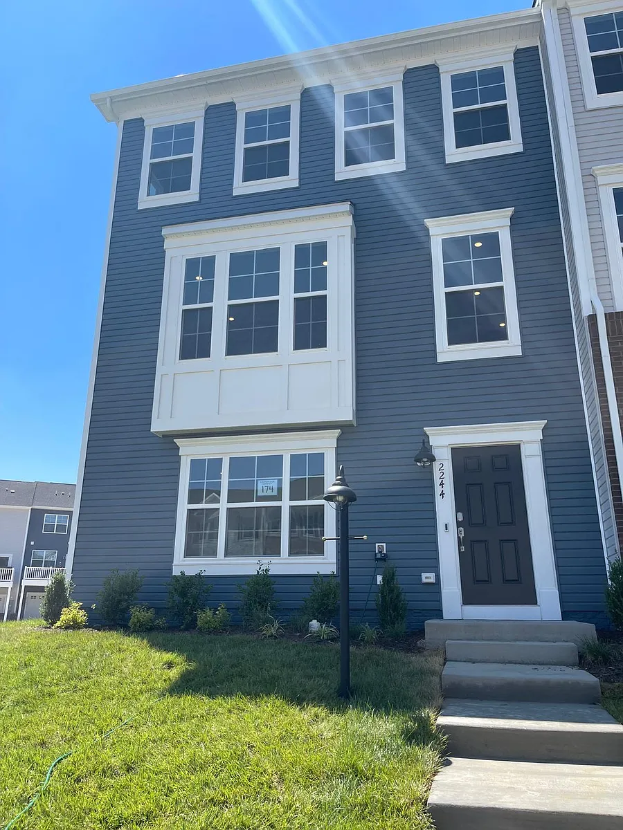 Building Photo - 2244 Barhill Way