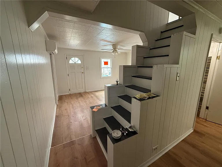 1436 Poplar St — Photo 3