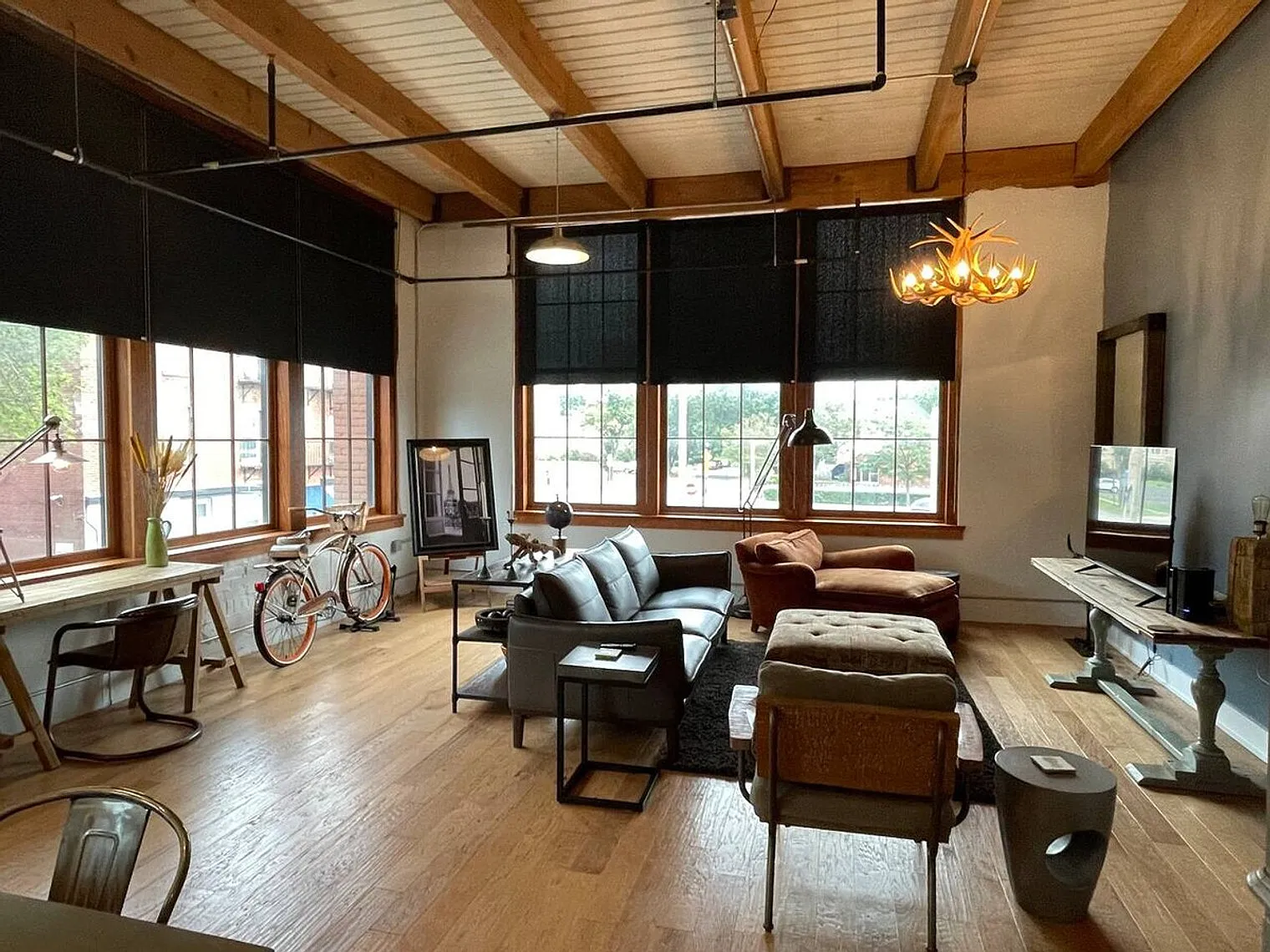 1 bed, 1.0 bath, $3,782 — Photo 2