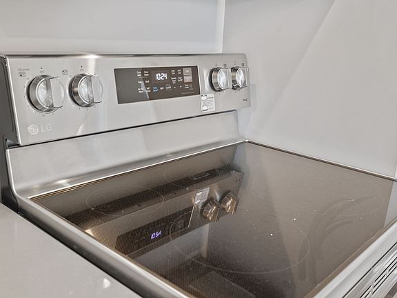 4th image of 170 W Washington St #201