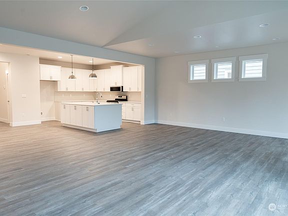 5th image of 11632 62nd Ave E