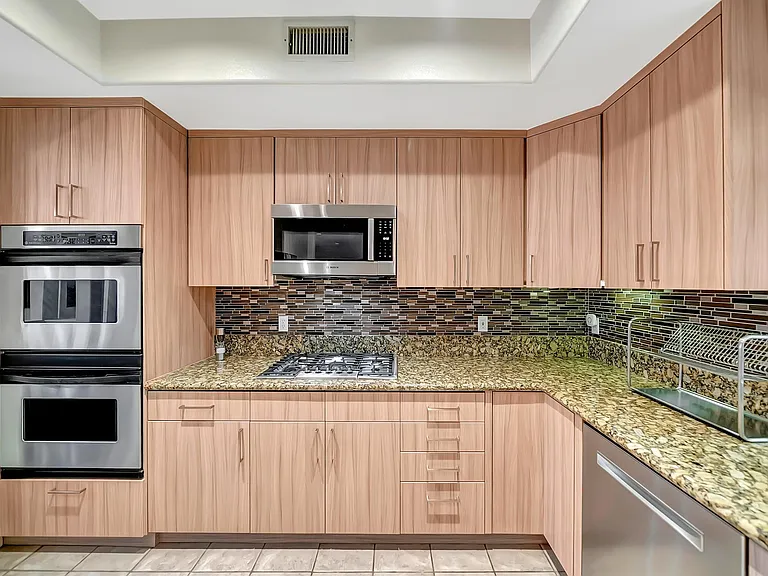 19316 Lavi Ct — Photo 39