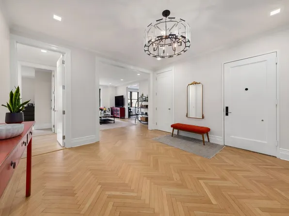 905 West End Avenue image 1 of 13