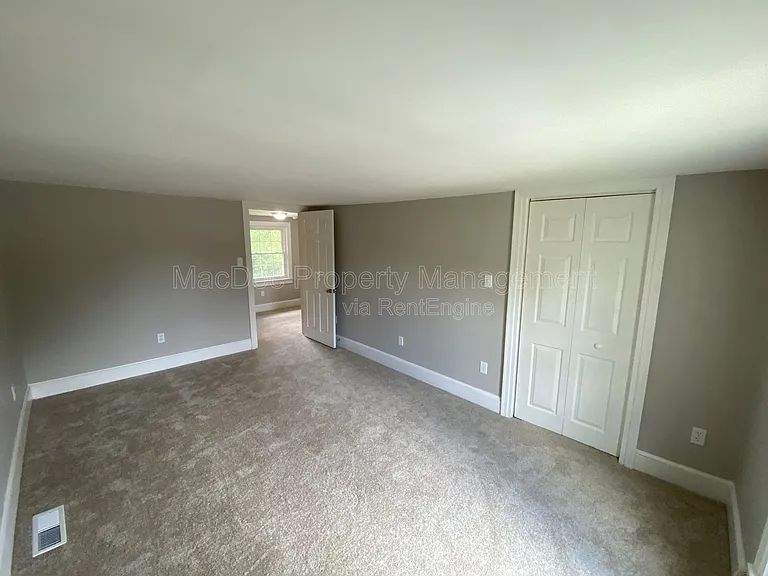 210 Milford St #B — Photo 14