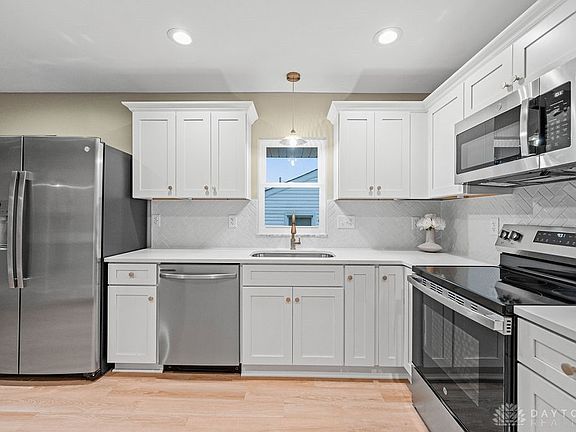 4th image of 1050 Eureka Dr