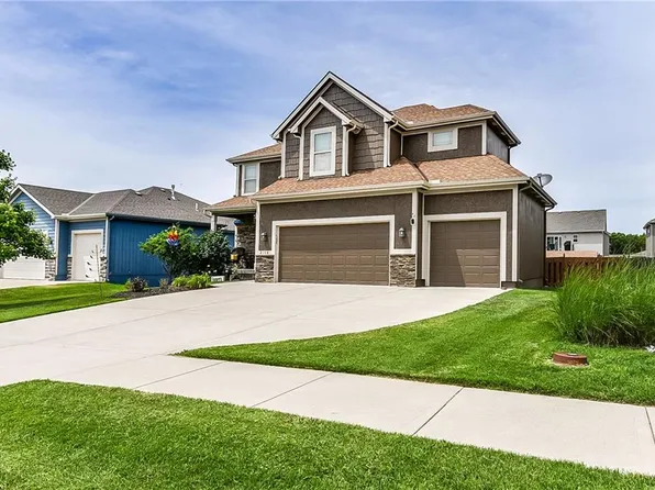 2104 Birch St, Leavenworth, KS 66048