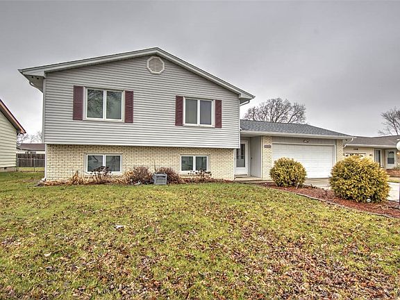 3rd image of 1686 E Barrington Ave