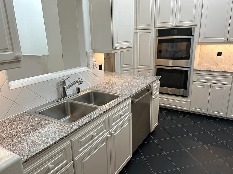 6676 Charing Cross Rd — Photo 7