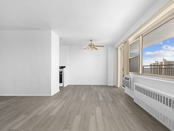 4th image of 2915 W 5th St APT 20F