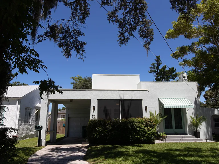313 Daytona Ave — Photo 2