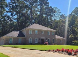 2207 Forestglade Dr, Stone Mountain, GA 30087