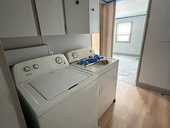 3rd image of 1038 Portland Rd APT 7