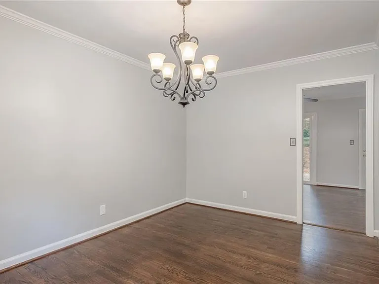 388 Lakemoore Dr NE — Photo 7