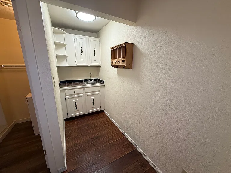 Sleepy Hollow Apartments — Photo 5