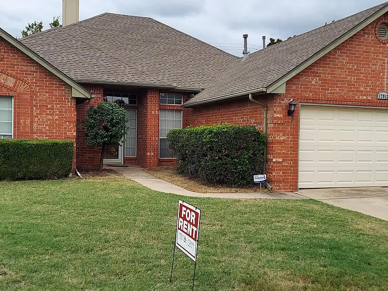 17913 Chestnut Oak Dr — Photo 3