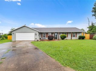 821 N 12th Ter, Rogers, AR 72756