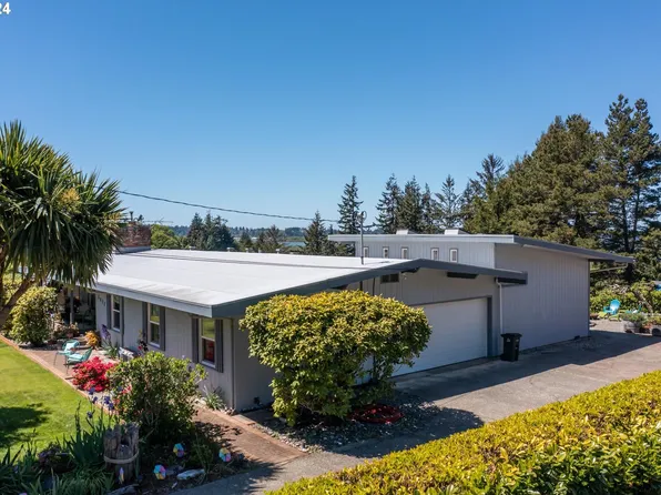 1677 Bayview Dr, Coos Bay, OR 97420