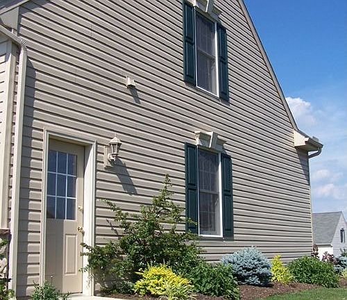 Side Entryway to Garage