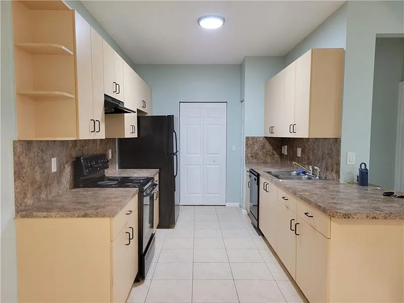 Rosemont Condominium — Photo 3