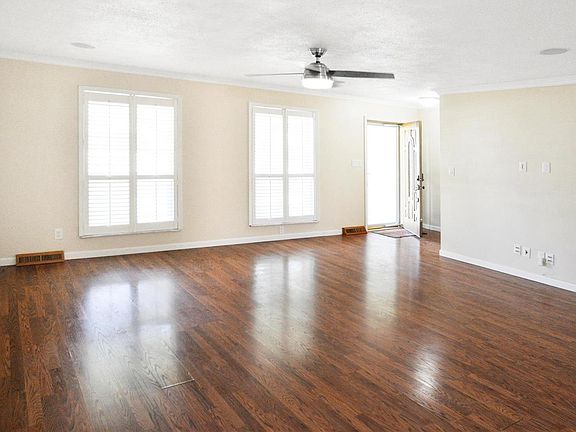 4th image of 301 Derbyshire Dr