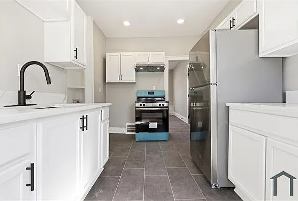 13802 Byron Ave — Photo 13