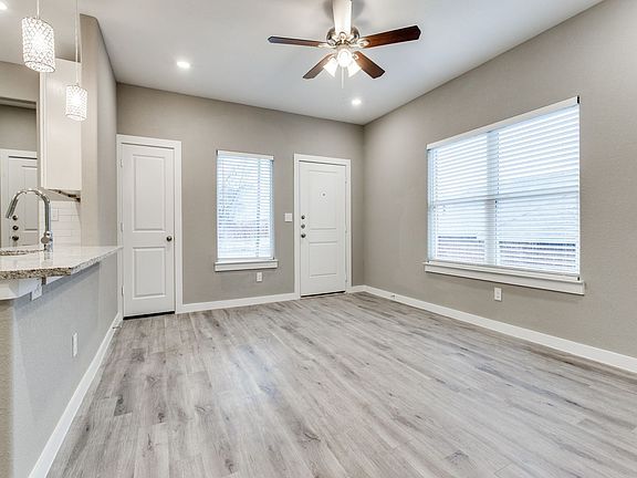 4th image of 3205-3207 Karen St